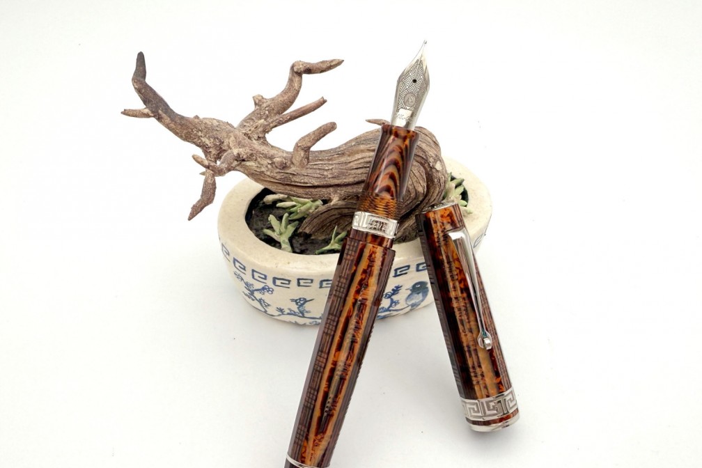 Armando Simoni Club Gladiator Medio Bespoke 2025 Arco Bronze Guilloche Rhodium Trim Fountain Pen