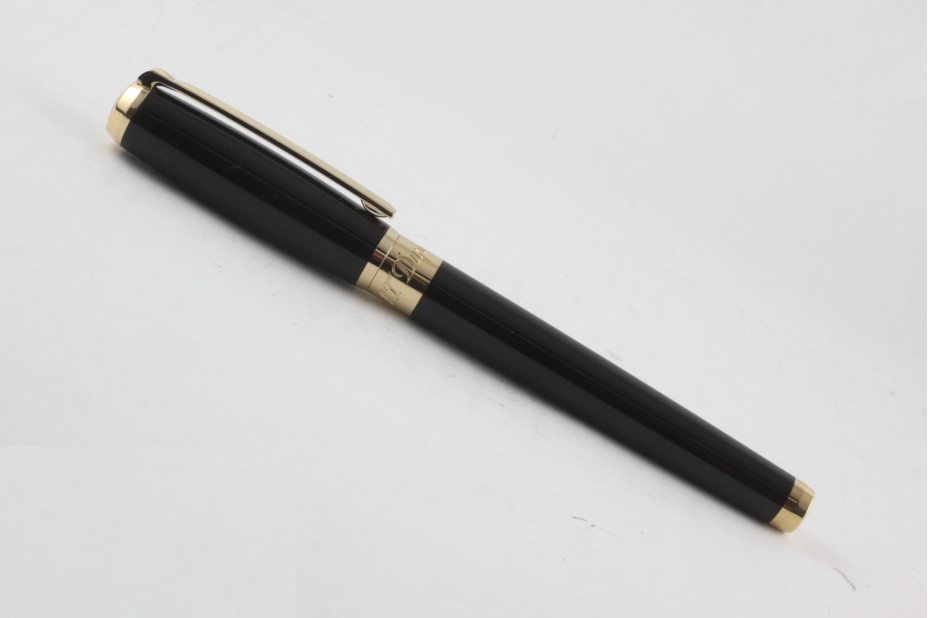 S T Dupont Elysee (Line D) Black and Gold Trim Fountain Pen