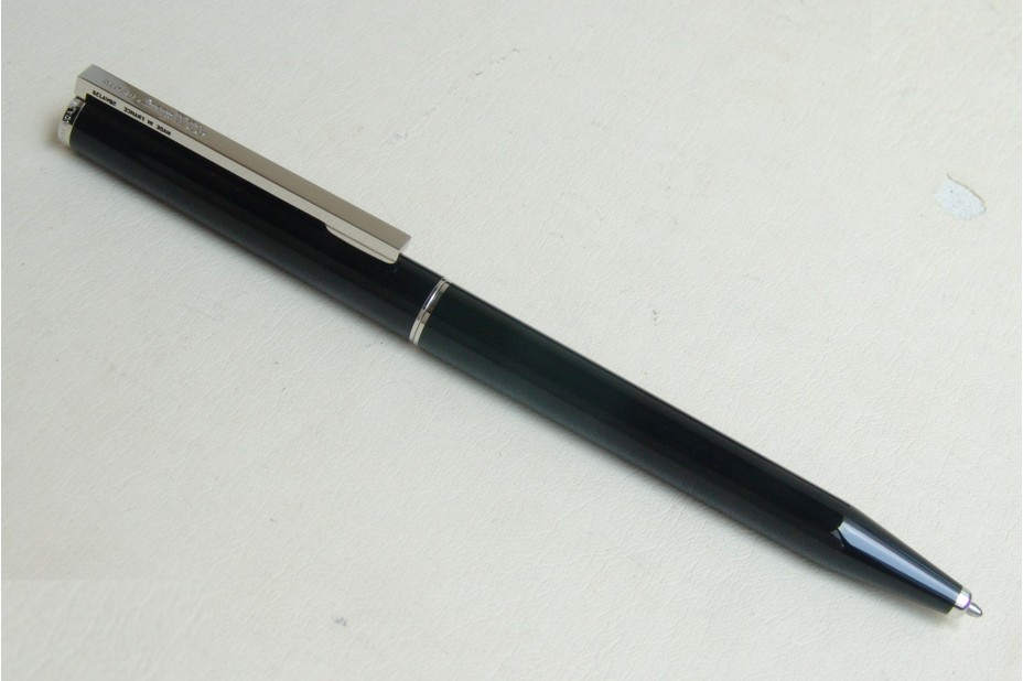 S.T. Dupont Neo Classique Black Lacquer Ball Pen