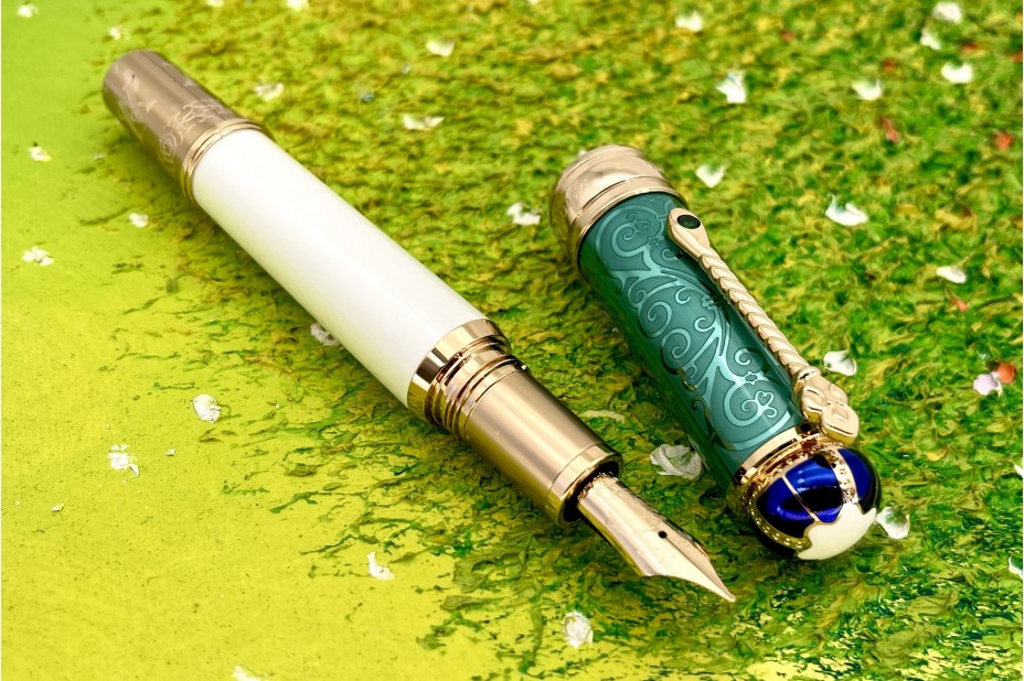 Montblanc MB127847 Limited Edition 4810 Patron of Art Homage to Victoria Fountain Pen