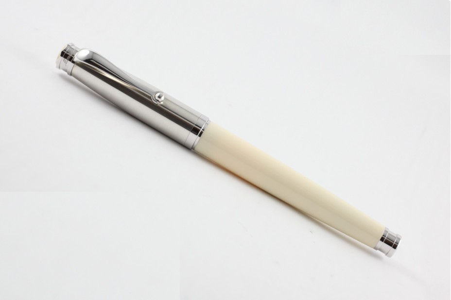 Montegrappa Memoria Satin Ivory Fountain Pen