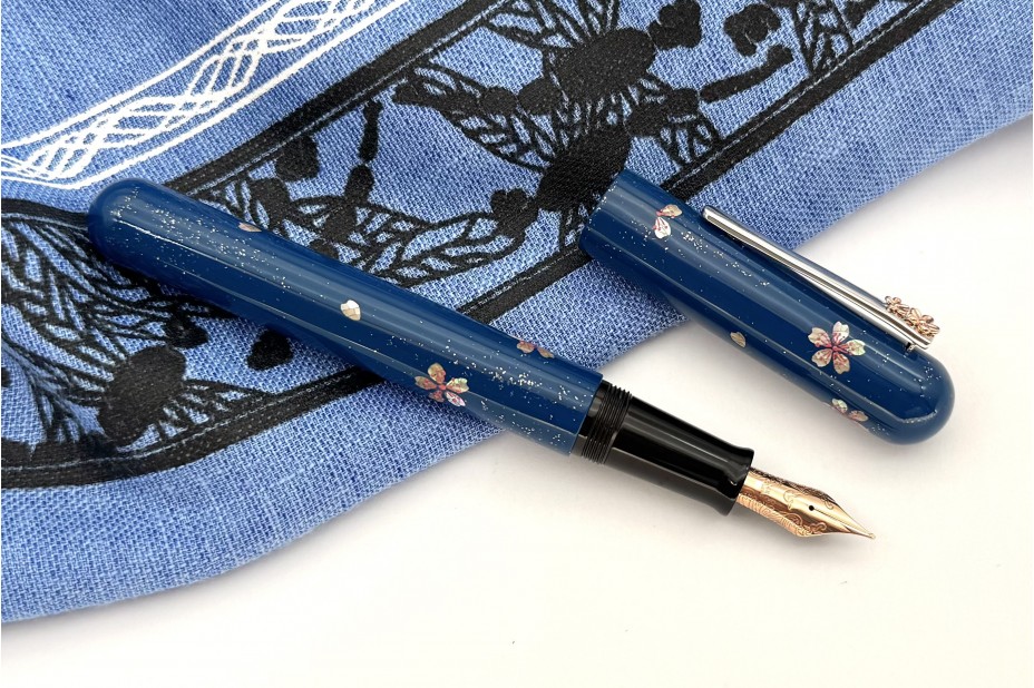 IKKAKU by Nahvalur Cherry Blossom Urushi Fountain Pen