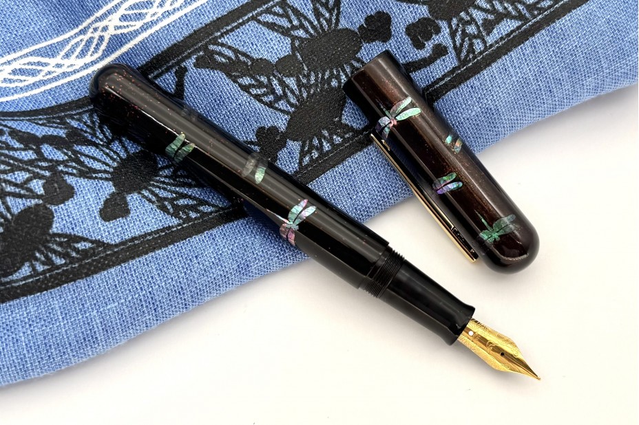 IKKAKU by Nahvalur Dragonfly Urushi Fountain Pen