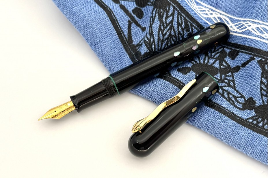 IKKAKU by Nahvalur Year of the Snake Urushi Fountain Pen