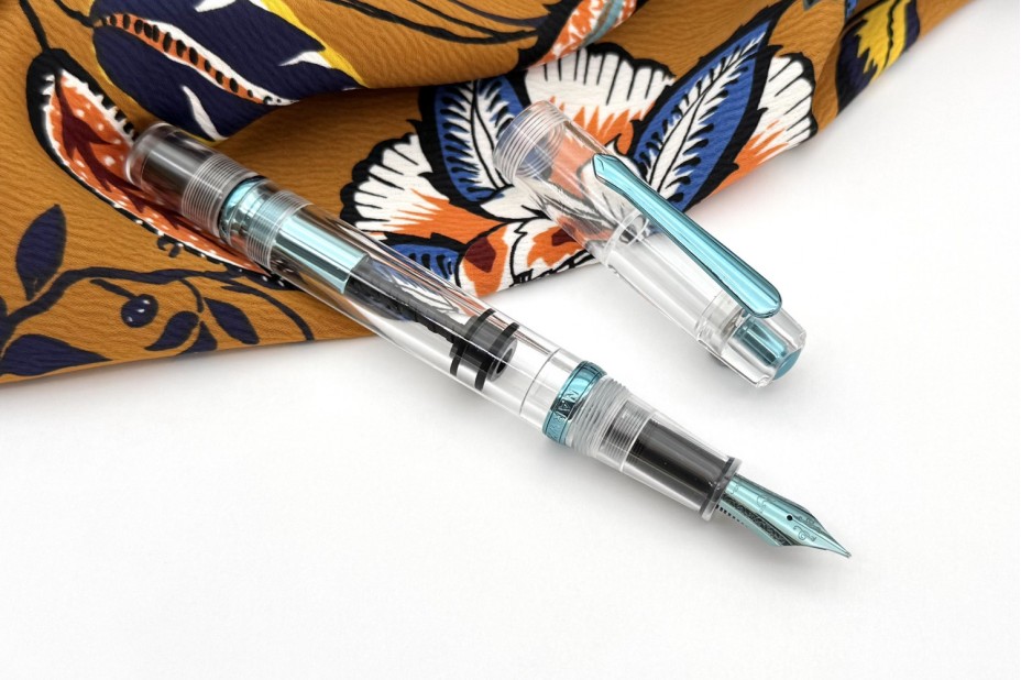 Nahvalur Original Winter Fountain Pen (Blue Trim)