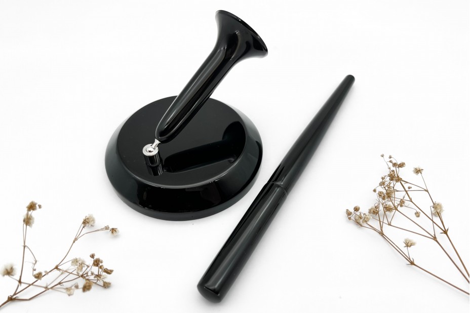 Nakaya Desk Pen Kuro Roiro Fountain Pen with Stand