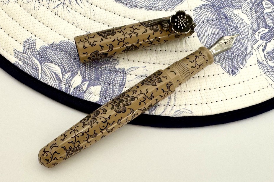 Nakaya Piccolo Long Writer Housoge (Black Lines 2) Fountain Pen with Plum Blossom Stopper