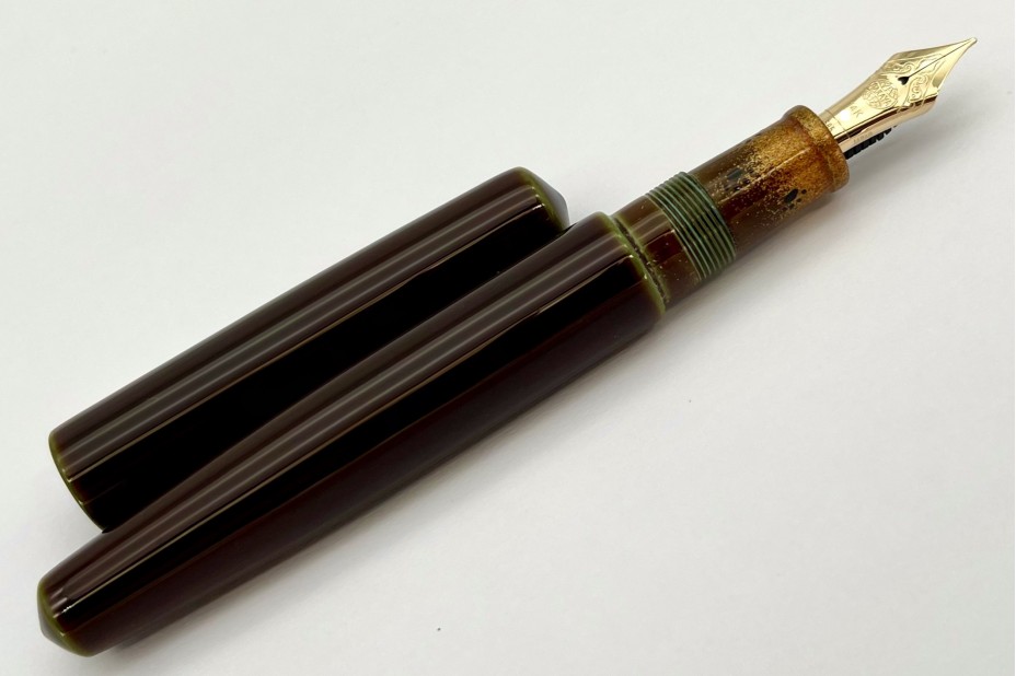 Nakaya Piccolo Long Cigar Heki-Tamenuri with 6 Black paws and Nashiji on Grip Section Fountain Pen