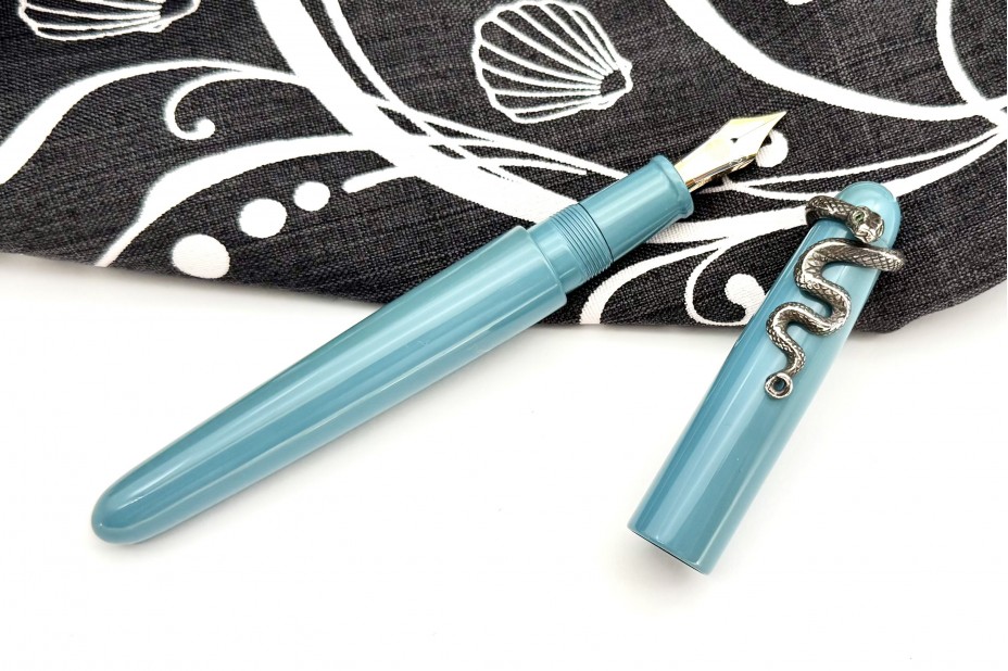 Nakaya Portable Writer Ama-Iro Fountain Pen with Snake Stopper with Emerald Eyes