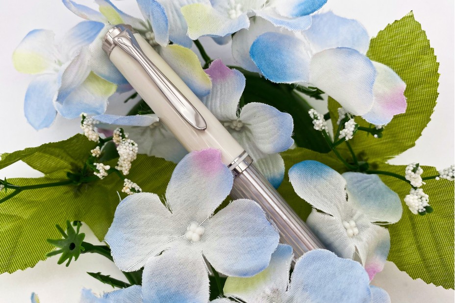 Pelikan Souveran M405 Silver White Fountain Pen