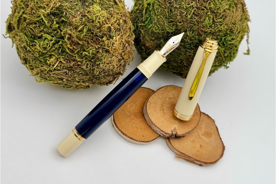 Pelikan Special Edition Souverän M800 Cream Blue Fountain Pen