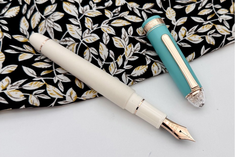 Platinum Limited Edition 3776 Century Shape of Heart Bluebird Fountain Pen