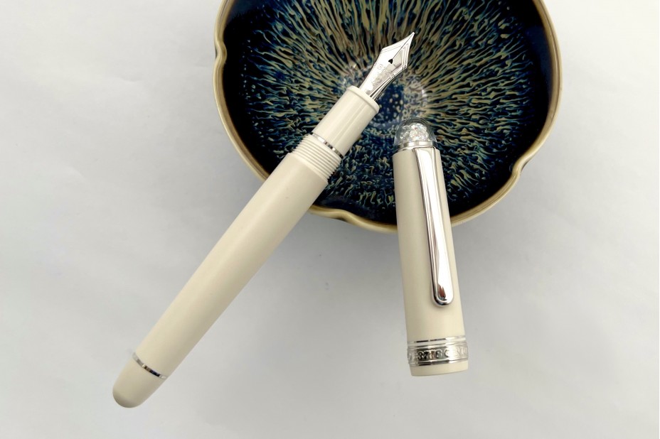 Platinum Limited Edition 3776 Century Shape of Heart Ivoire Fountain Pen