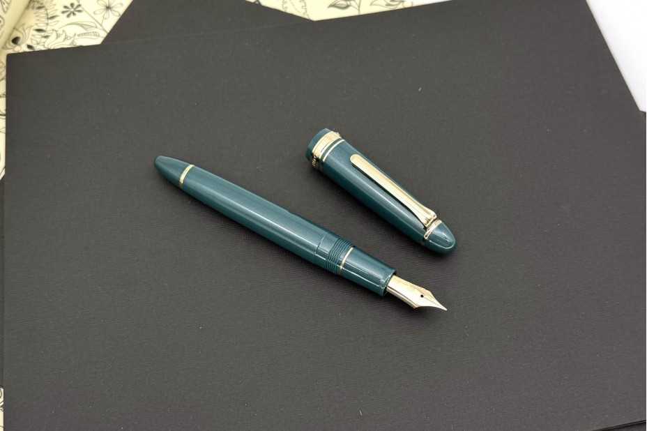 Sailor 1911 Classic Shining Green Gold Trim Fountain Pen 18K