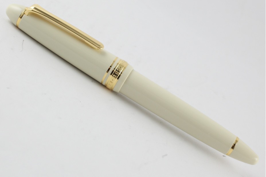 Sailor 1911 Standard Mid-Size Ivory Gold Trim Fountain Pen