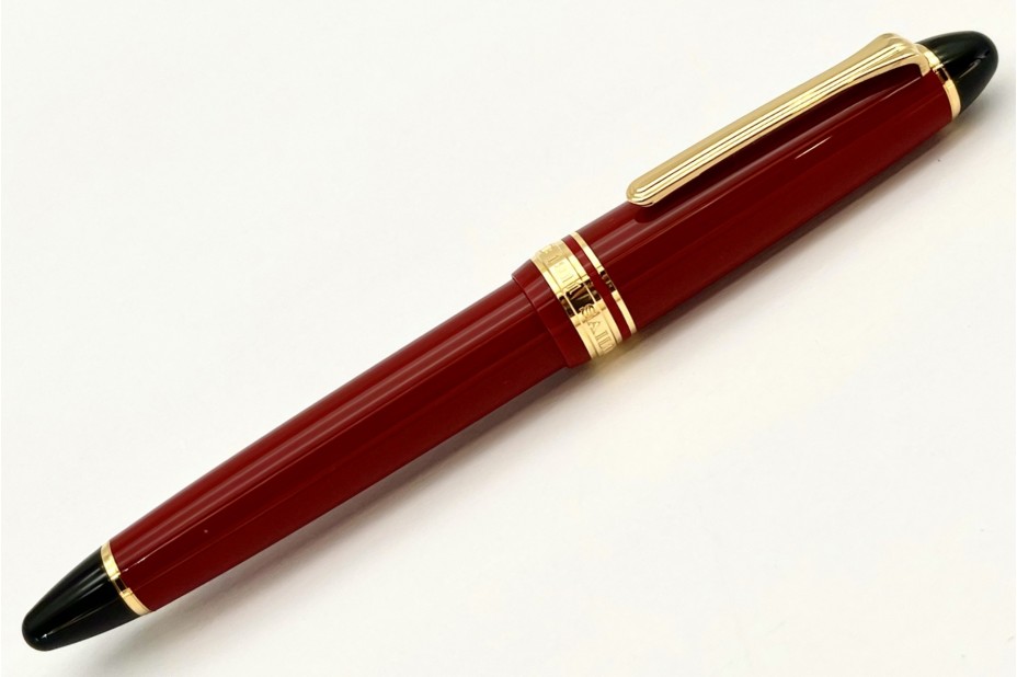 Sailor 1911 Standard Red with Gold Trim Fountain Pen (New Logo)