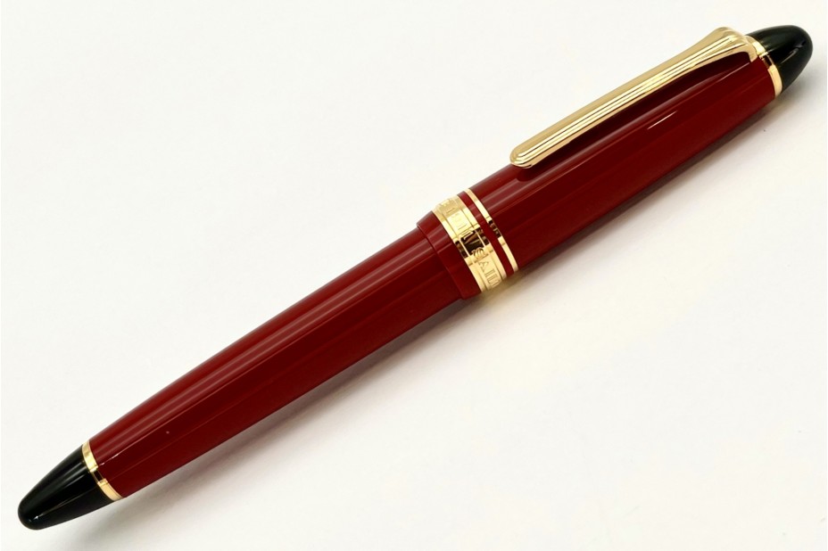 Sailor 1911 Standard Red with Gold Trim Fountain Pen