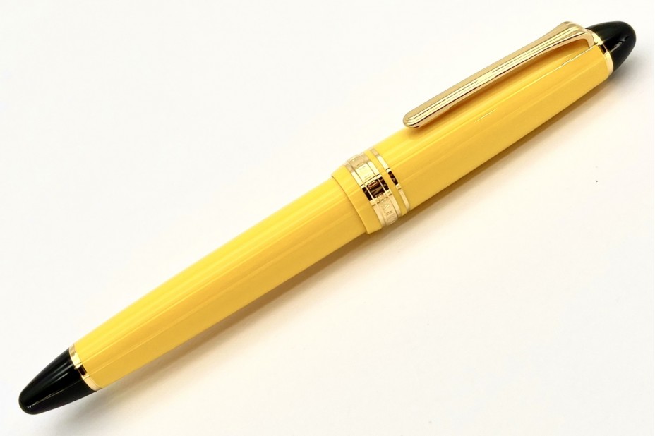 Sailor 1911 Standard Yellow with Gold Trim Fountain Pen (New Logo)