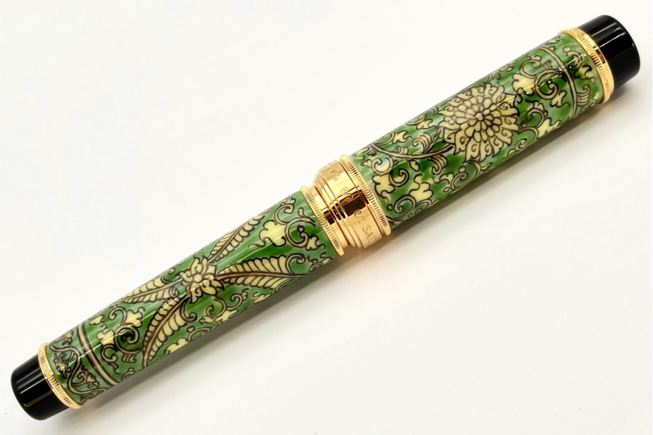 Sailor Arita - Porcelain Gen Emon Kiln Ouryokusai Kabuto Karakusa Arabesque Fountain Pen