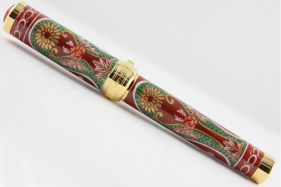 Sailor Arita Special Edition 400th Anniversary Gen Emon Kiln Akadami Kikue (Chrysanthemum) with Gold Trim Fountain Pen