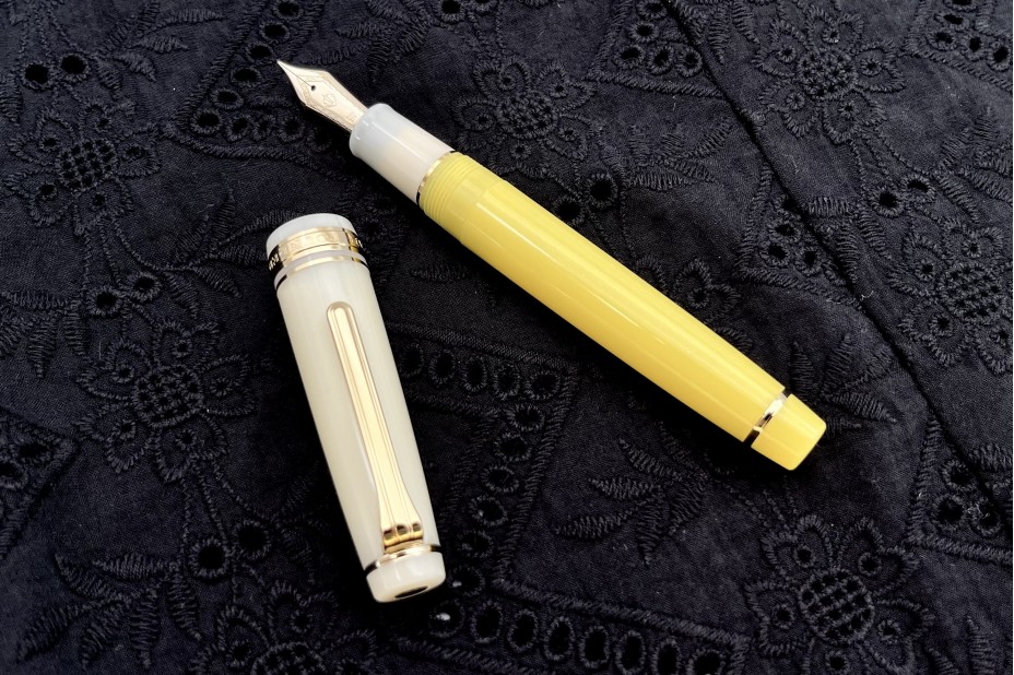 Sailor Limited Edition Professional Gear Smoothie Passion Fruit Fountain Pen