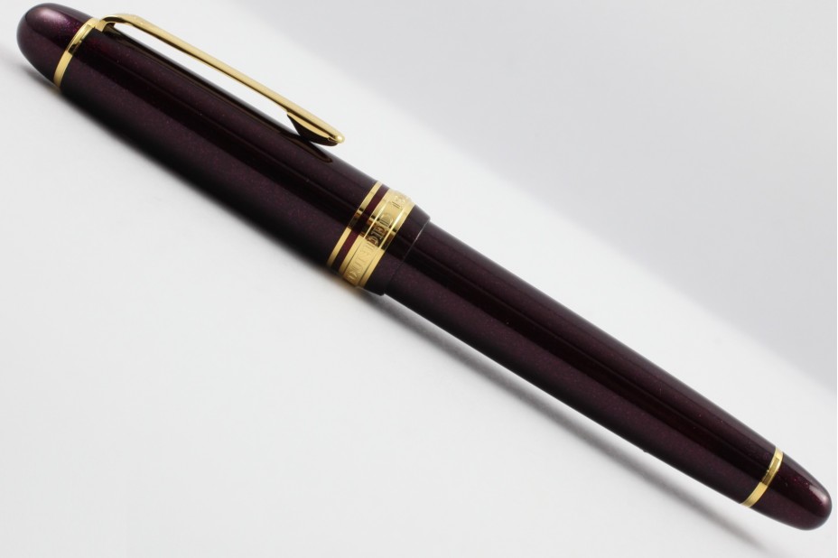 Sailor Promenade Shining Red Gold Trim Fountain Pen