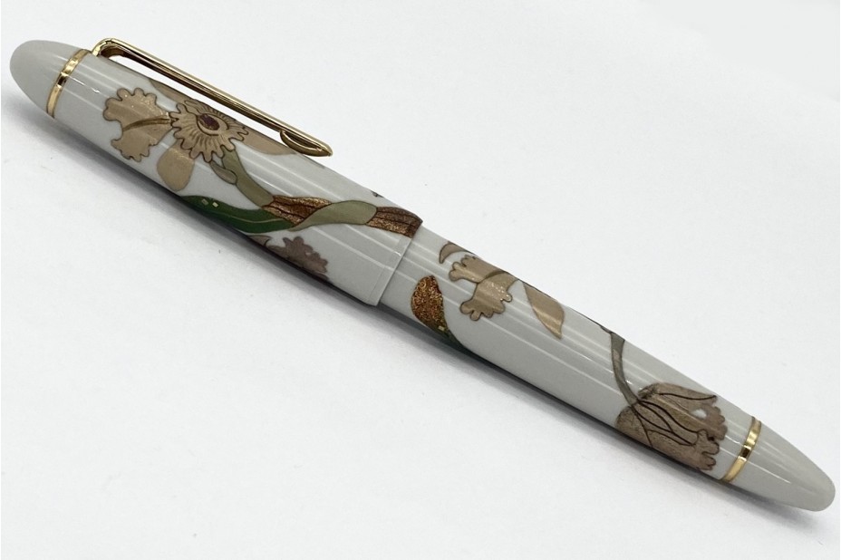 Sailor Supreme White Maki-e Hagi Flower Fountain Pen